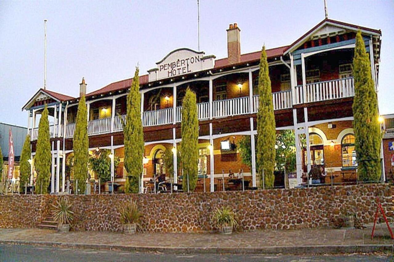 Best Western Pemberton Hotel Exterior foto