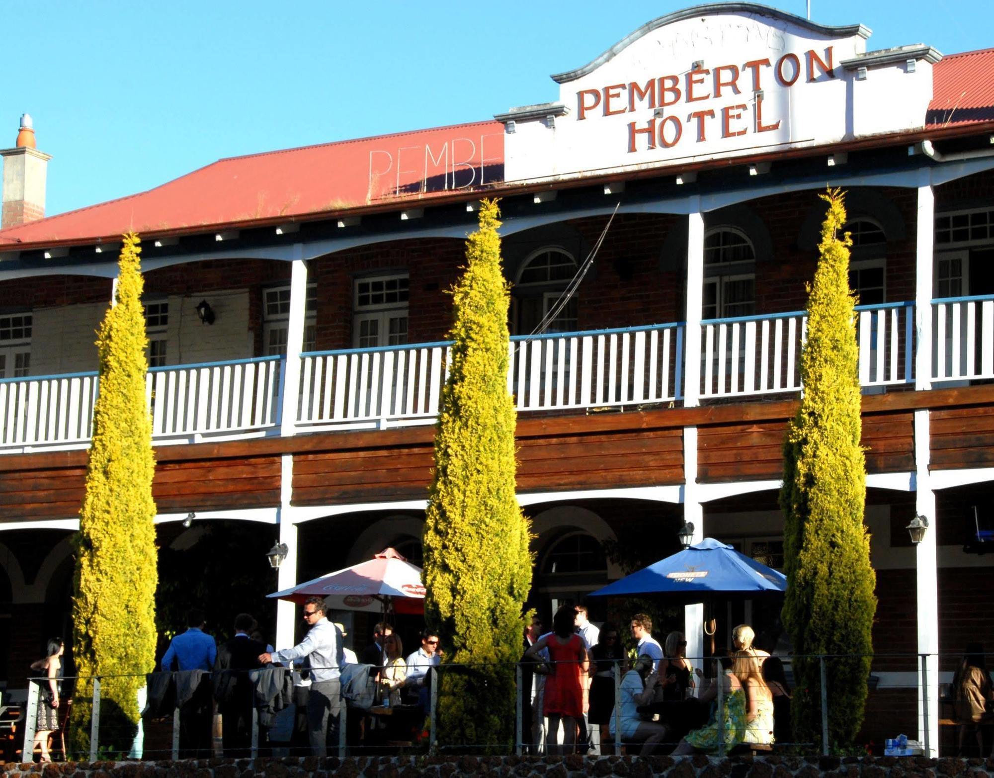 Best Western Pemberton Hotel Exterior foto